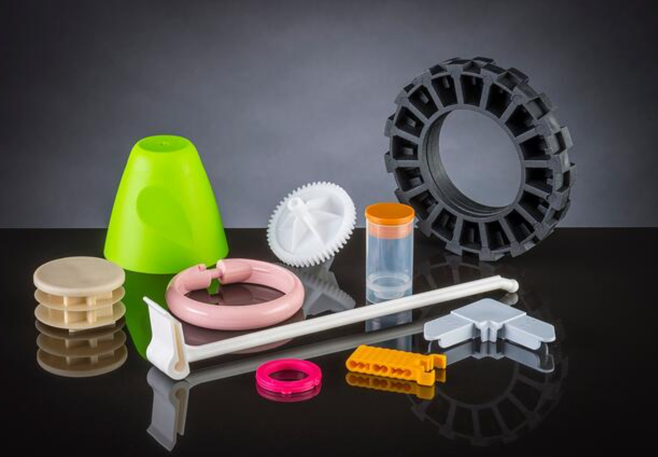 Custom Plastic Molding: Thermoforming vs Injection Molding