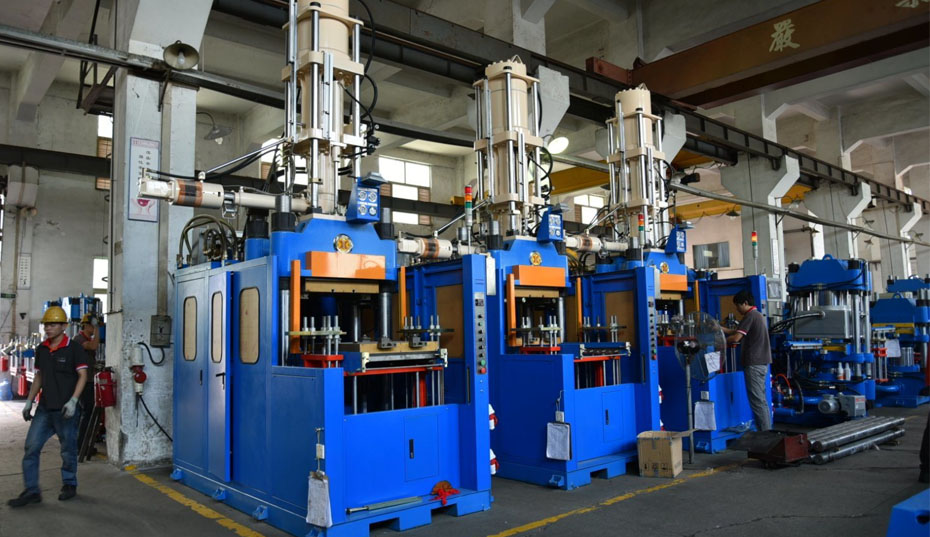 vertical injection moulding machine 